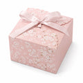 Geschenkbox 20 cm aus Karton in Rosa mit Blumenmuster und Schleife